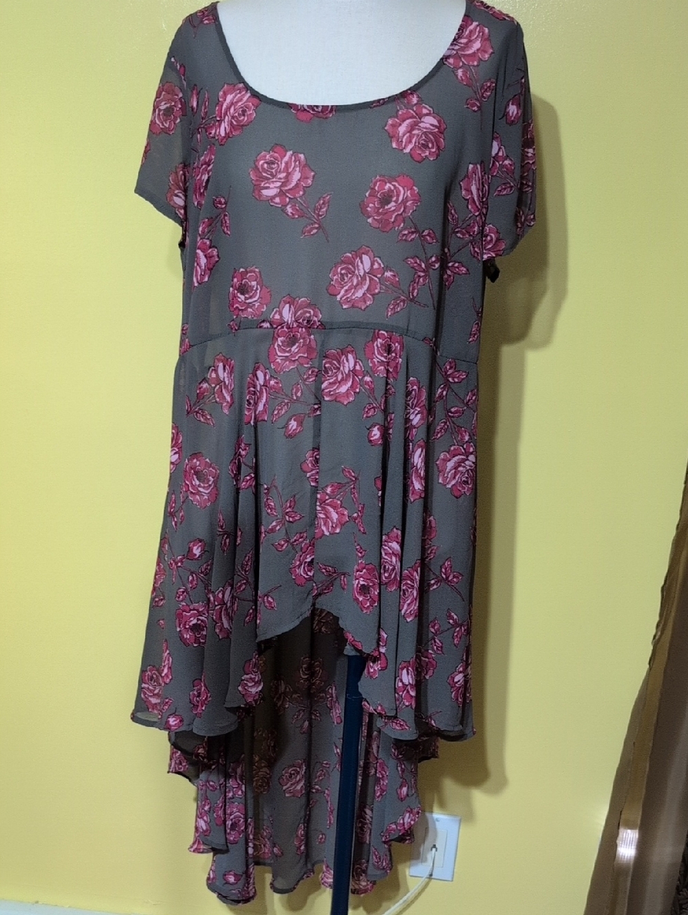 Torrid Gray sheer Top with Pink Floral Accent High Low style